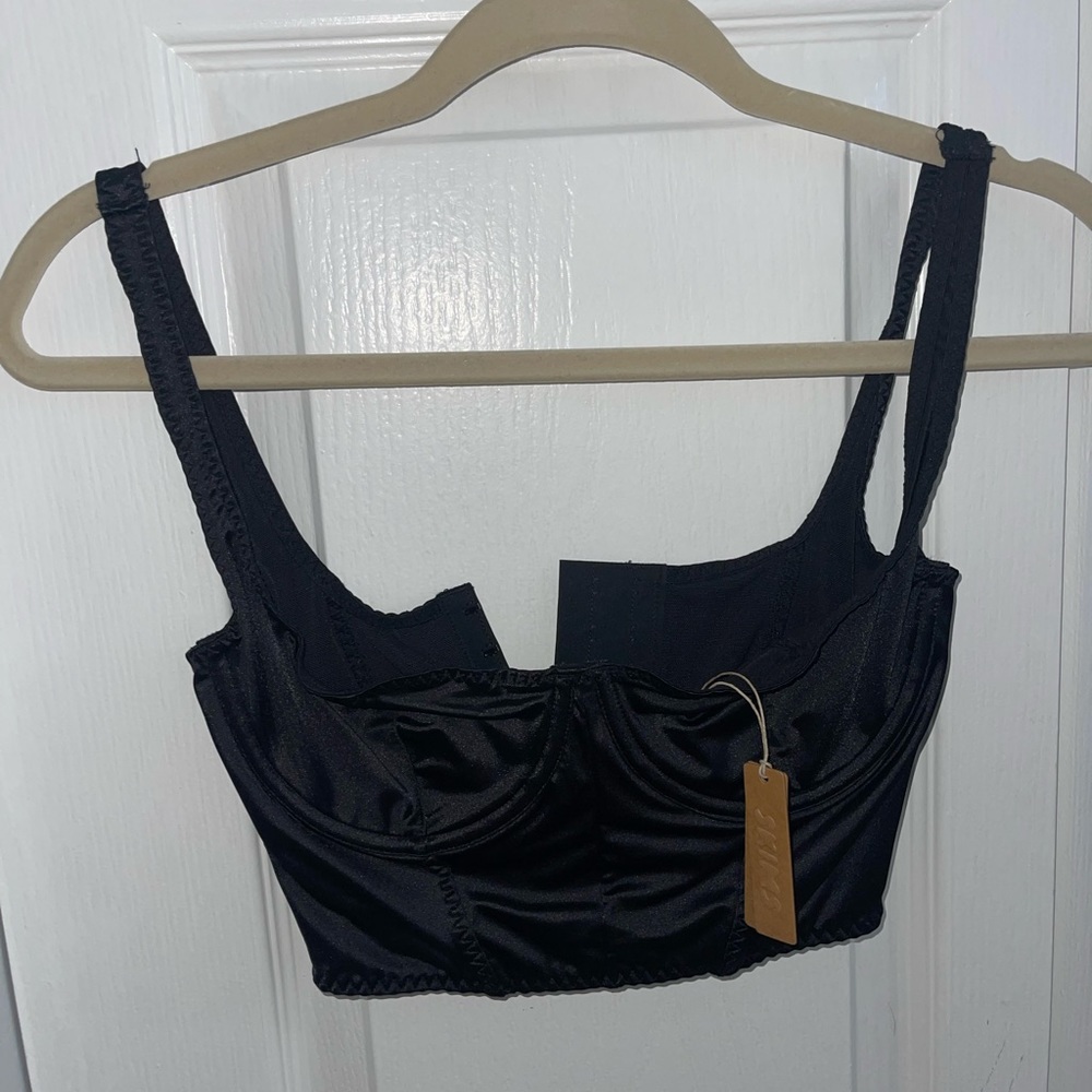 Skims crop top
